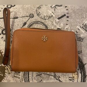 NWOT Tory Burch Robinson zip continental wallet